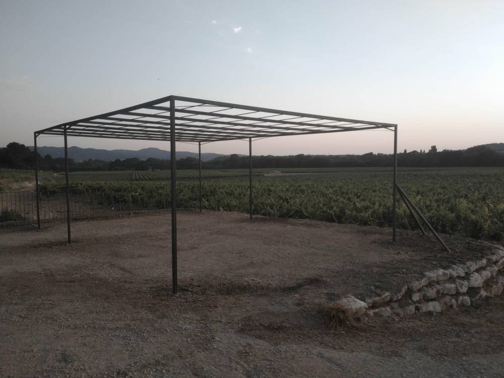 carport près de La Roque-d'Anthéron