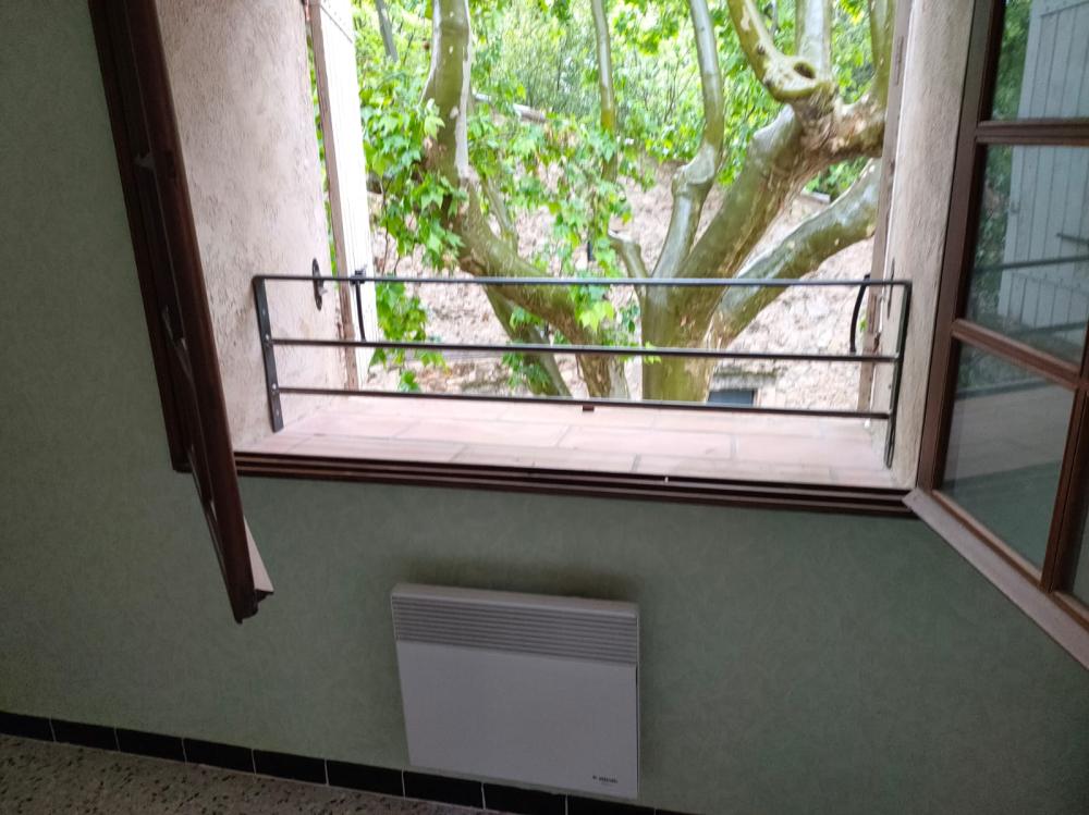 Garde-corps anti-défenestration à Mérindol