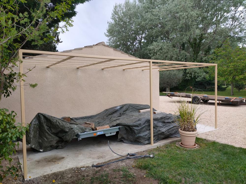 Carport thermolaqué à Lauris