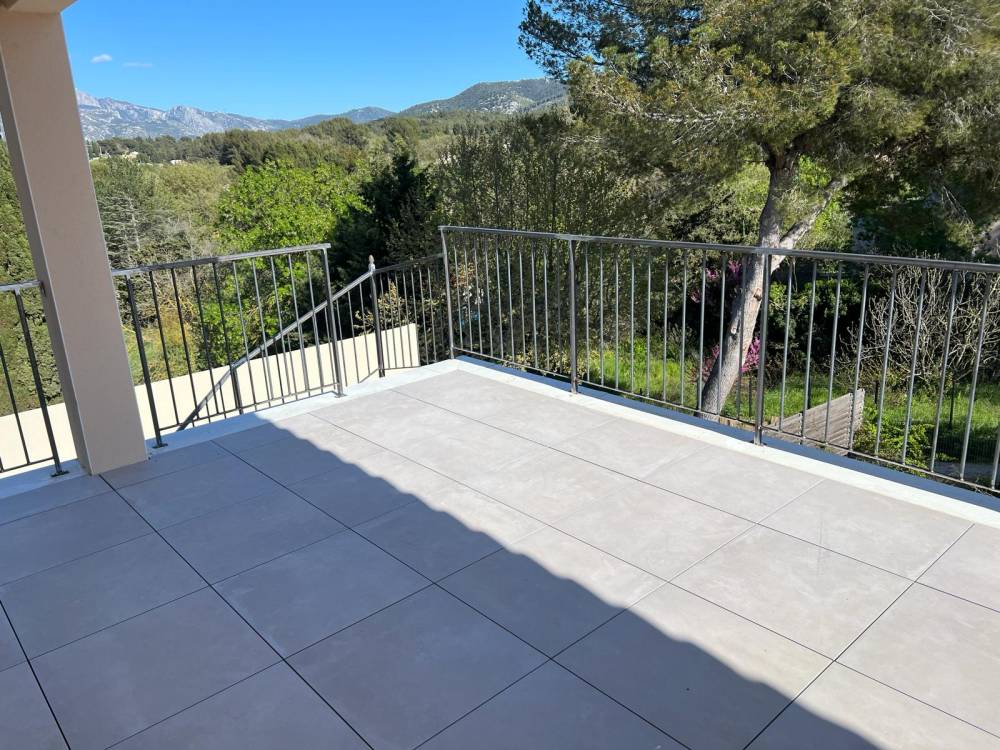 Garde-corps terrasse et descente d'escalier bruts, Demeure d'Occitanie à Aubagne