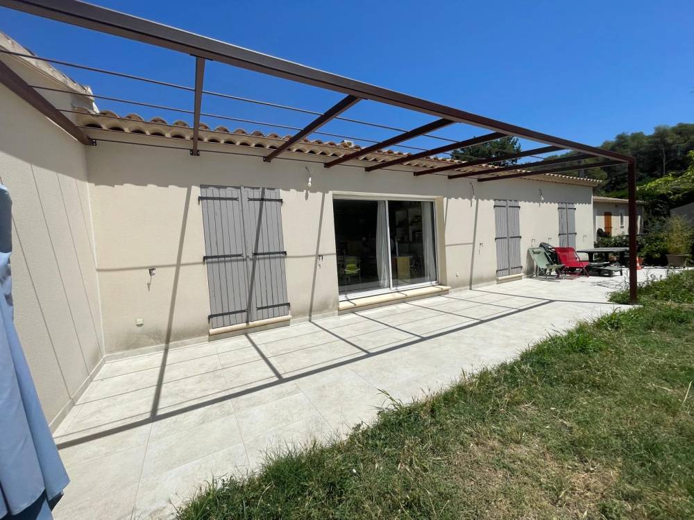Pergola thermolaquée  à Lauris