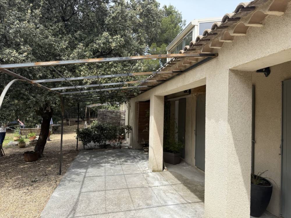 pergola brute à Puget - Grande