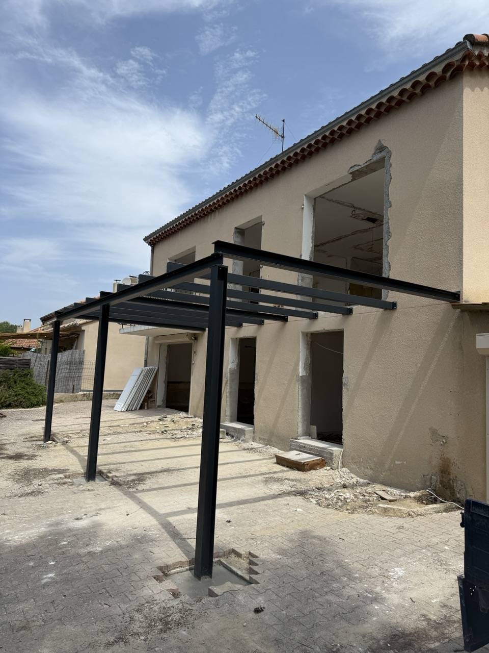Terrasse suspendue, thermolaquée à Cadenet - Grande
