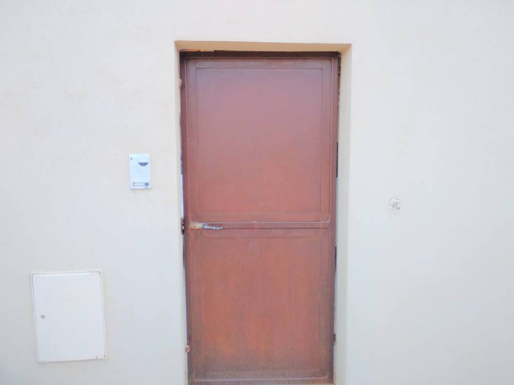 Porte effet rouillé à Lauris