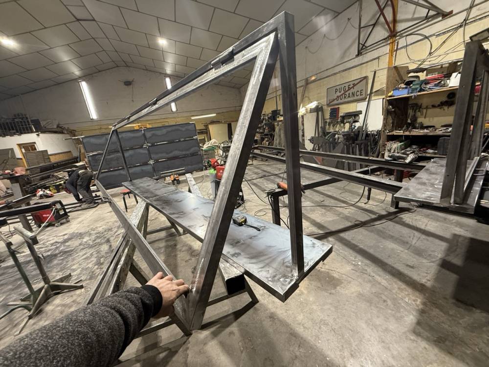 Fenêtre comptoir avec ouverture verrins à Salon de Provence - Grande