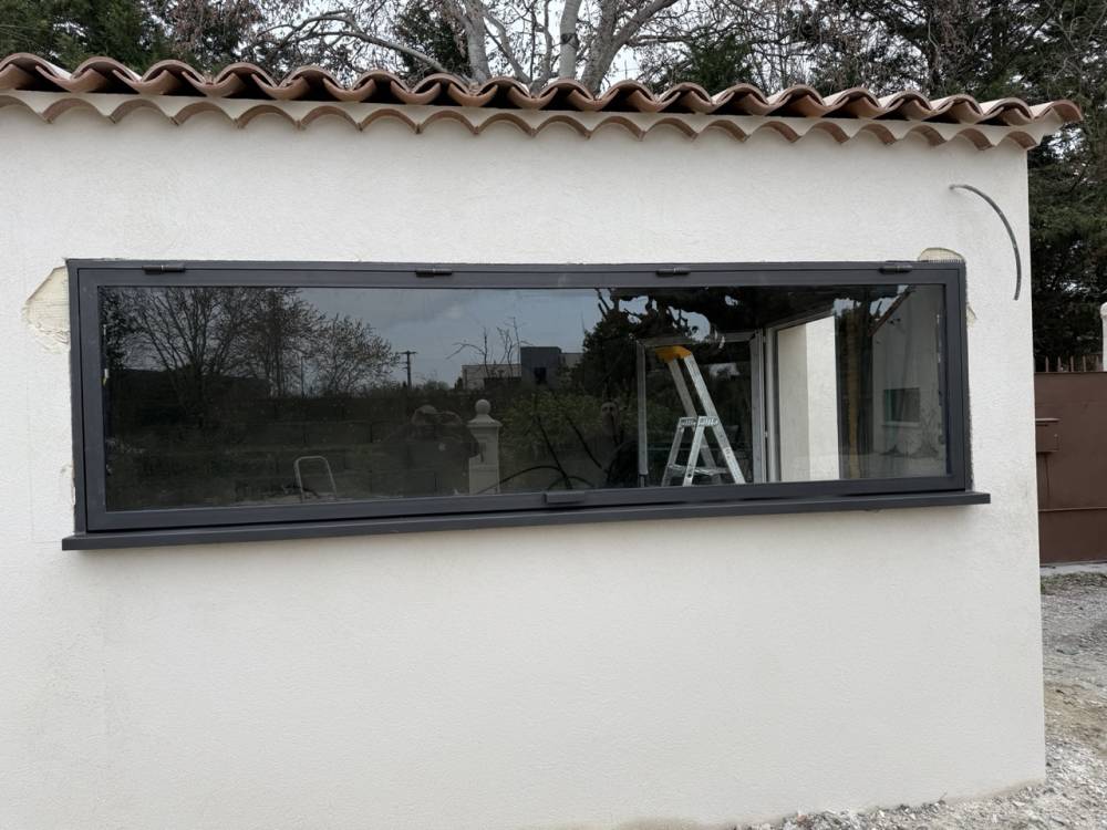 Verrière thermolaquée, verrin pneumatqiue et comptoir à Salon de Provence - Grande