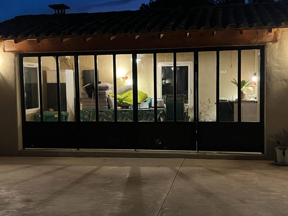 Verrière accordéon thermolaquée, à Mérindol