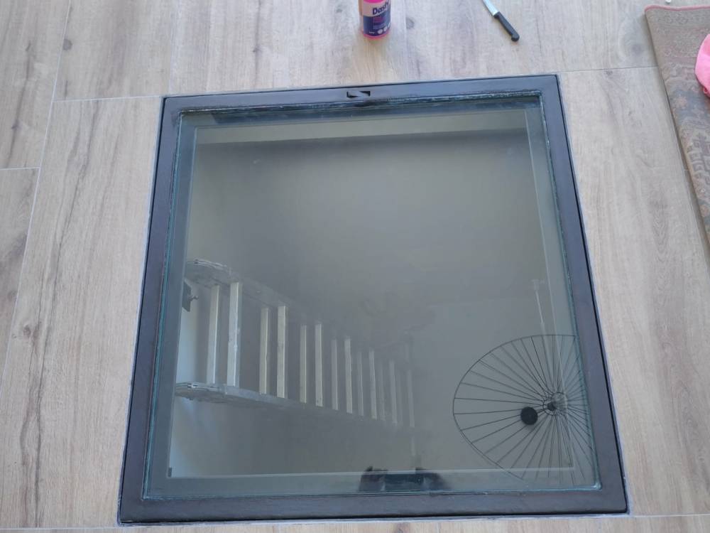 Trappe en verre avec verrins  à Lauris