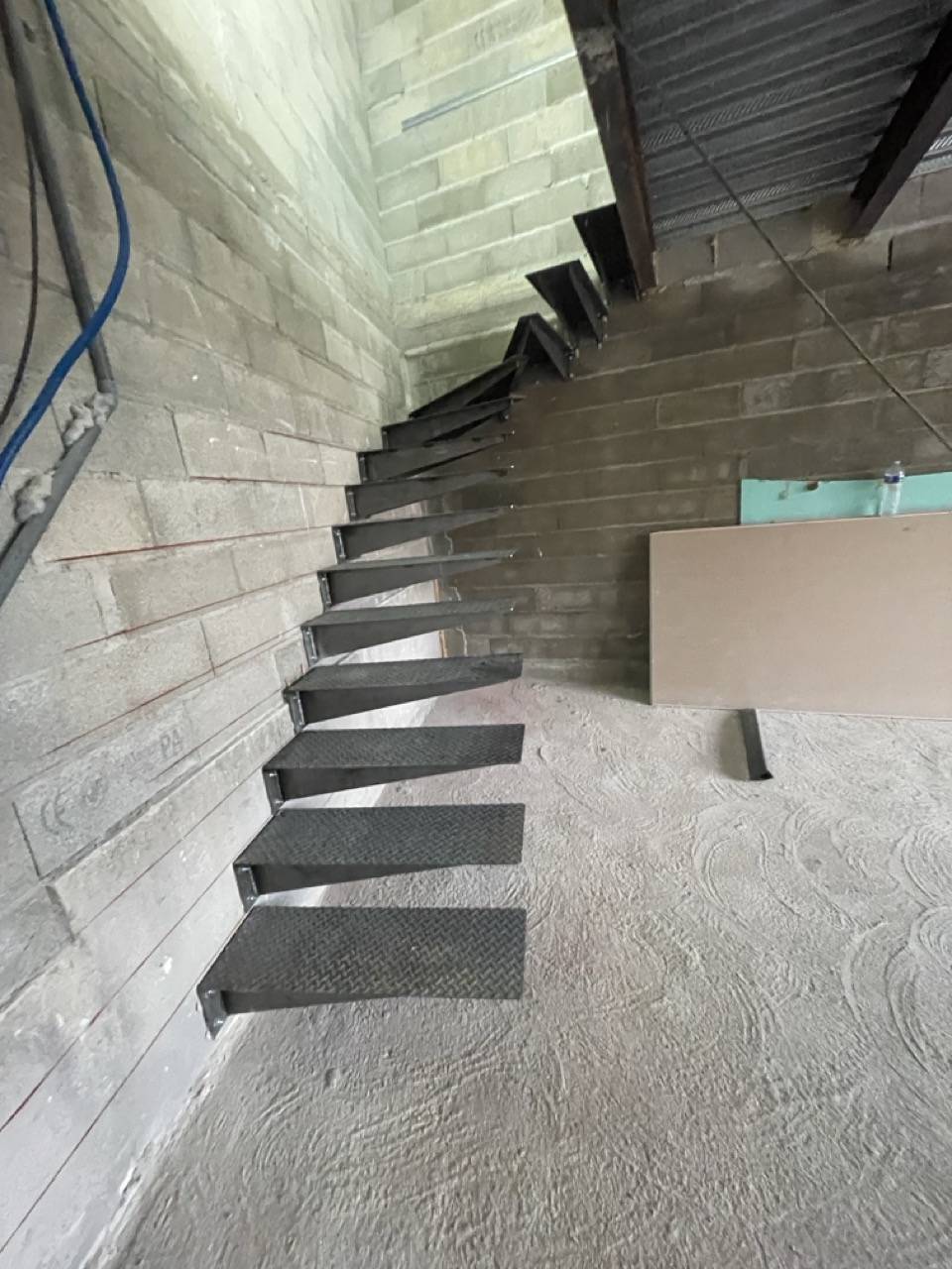 Escaliers avec marches auto-portantes à Vernègues - Grande