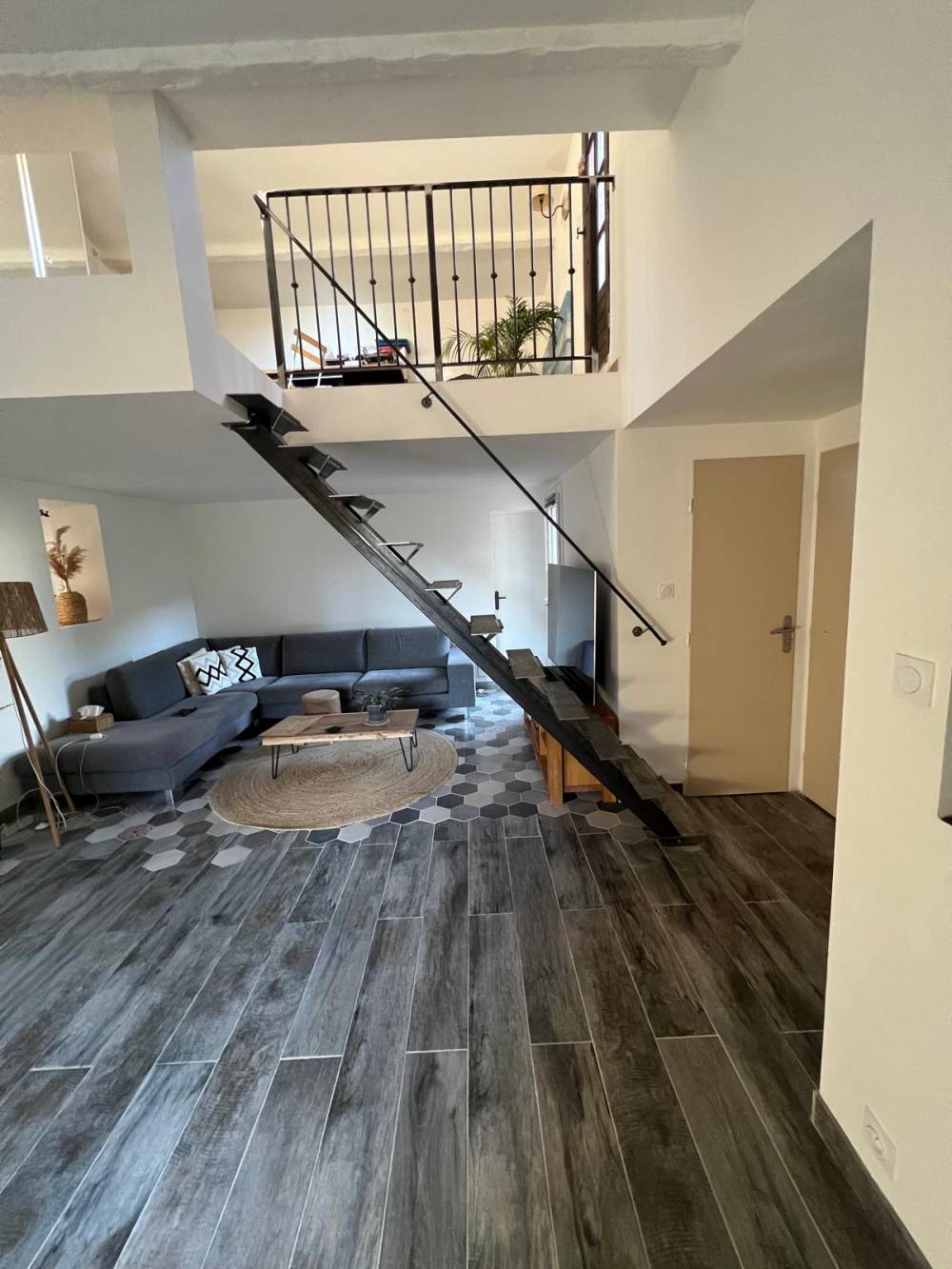 Escaliers, garde-corps et main courante bruts à Puget