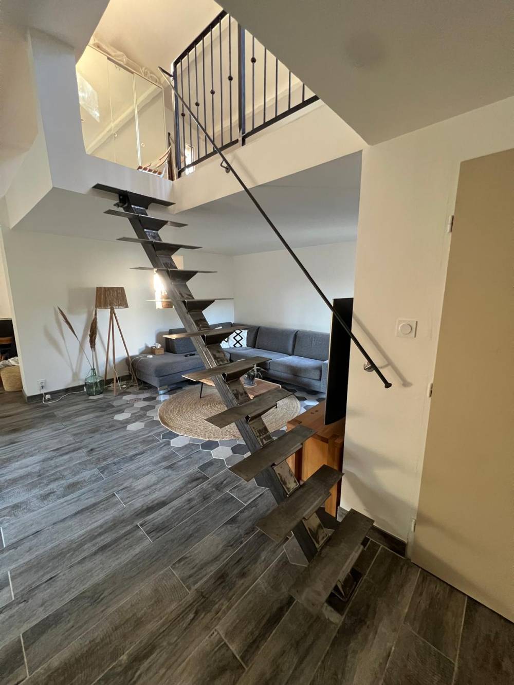 Escaliers, garde-corps et main courante bruts, à Puget