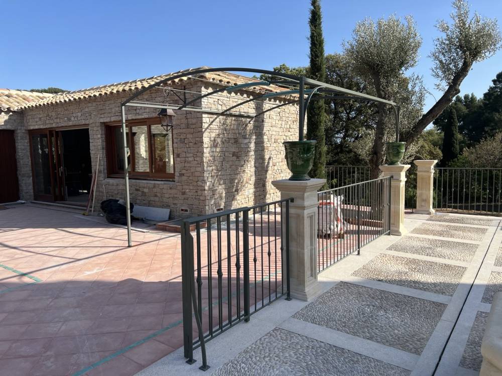 Pergola, garde-corps thermolaqués à la Ciotat - Grande