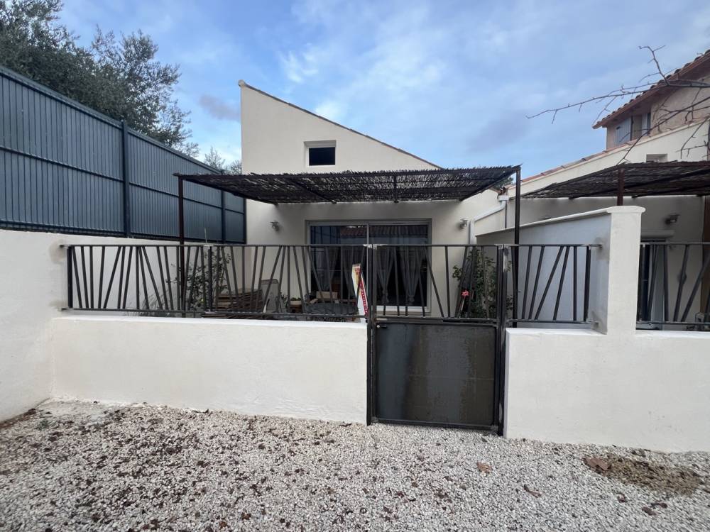 Pergola, garde-corps et portillon bruts à Mérindol - Grande