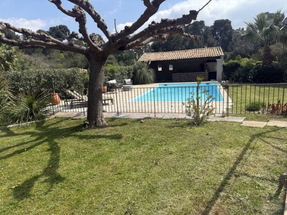 Garde-corps thermolaqués, à Marseille - Grande