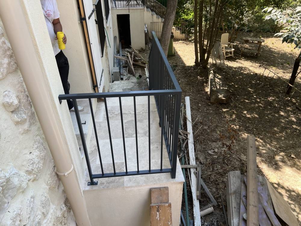 Garde-corps thermolaqué, à Saint Cannat - Grande