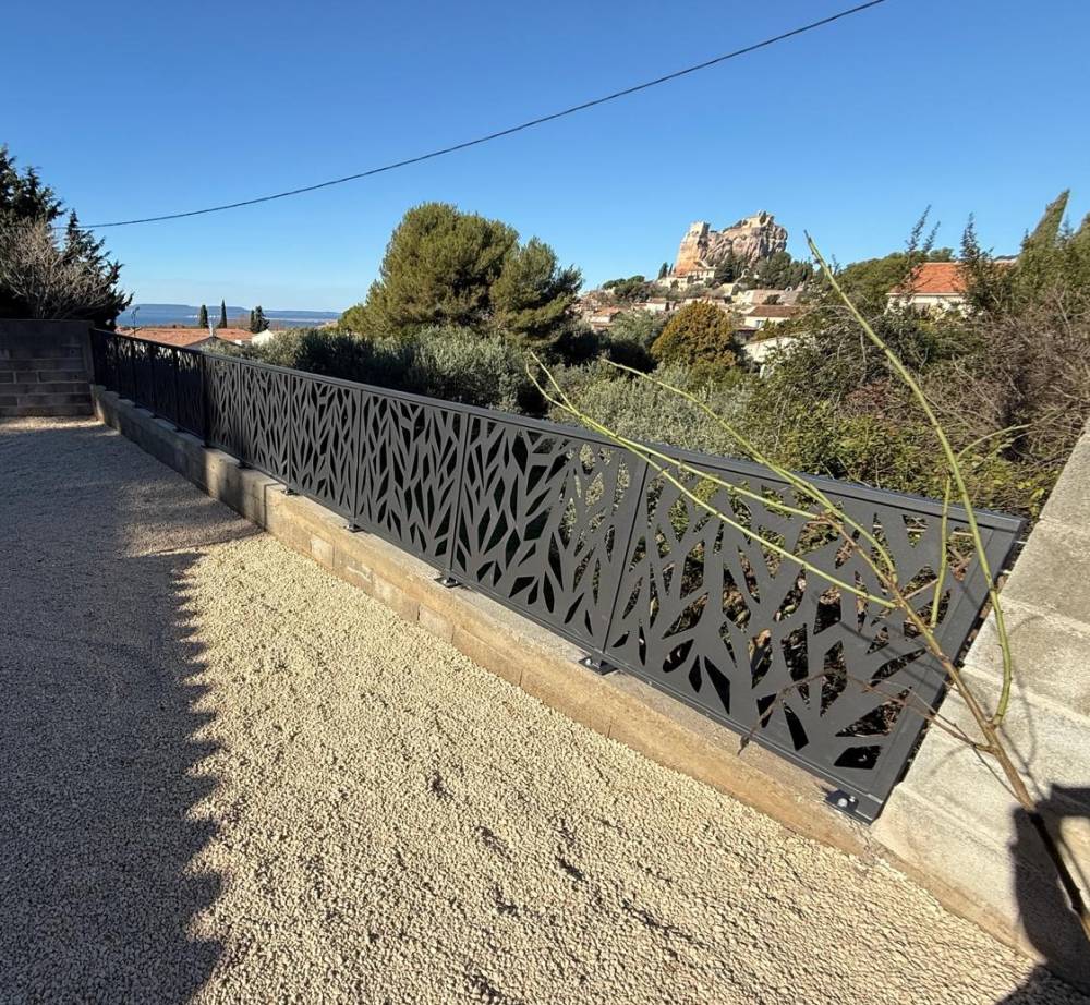 Garde-corps, brise vue découpe laser, à Vitrolles