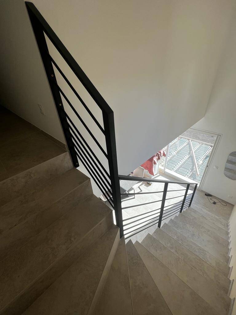 Garde-corps, escaliers quart tournant à Aureille