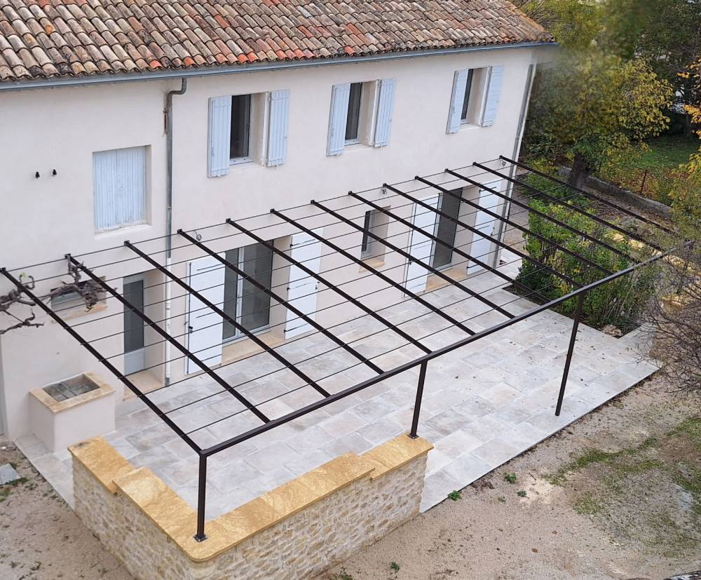 Pergola thermolaquée à Lauris