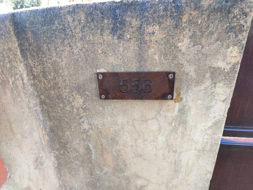 Plaque finition rouillée à Lauris